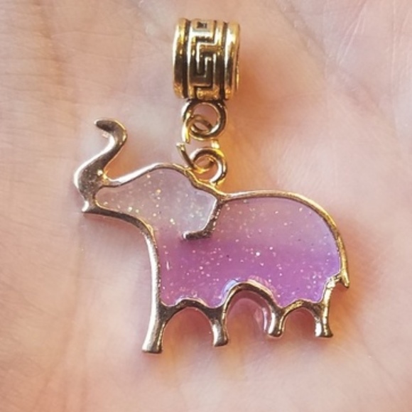 Jewelry - NWOT Gold Sparkle Elephant Charm
